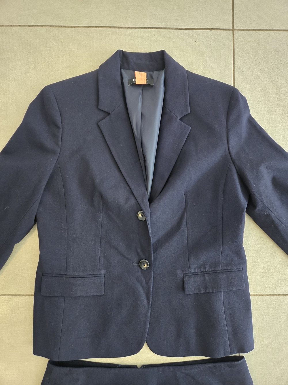 NINE WEST NAVY BLUE POLYESTER BLEND SUIT - Skirt & Blazer - SIZE 8 - Picture 7 of 13